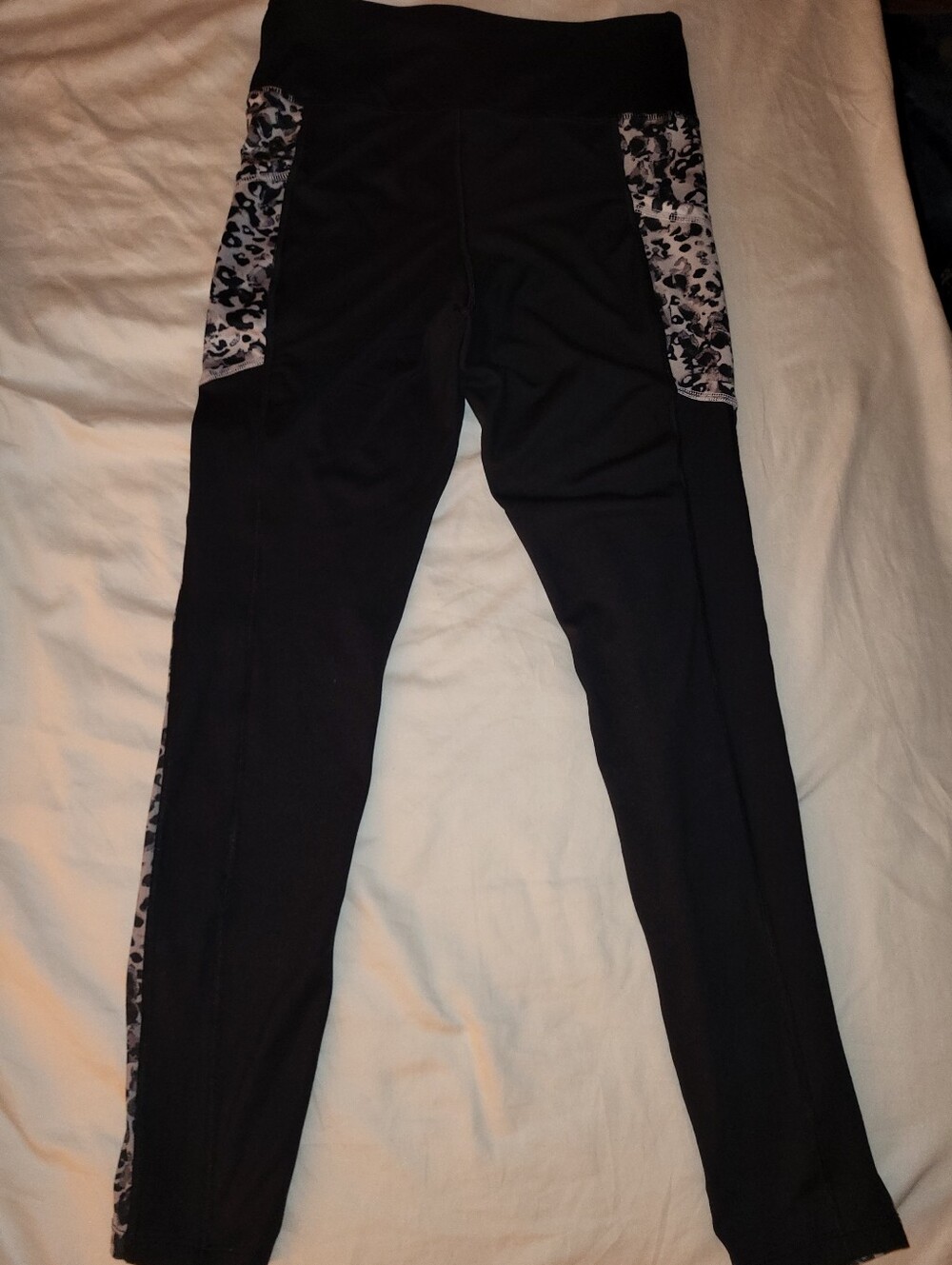 SO Black Active Leggings with Gray Snow Leopard Mesh Pattern and Pockets, Size M - Picture 5 of 8
